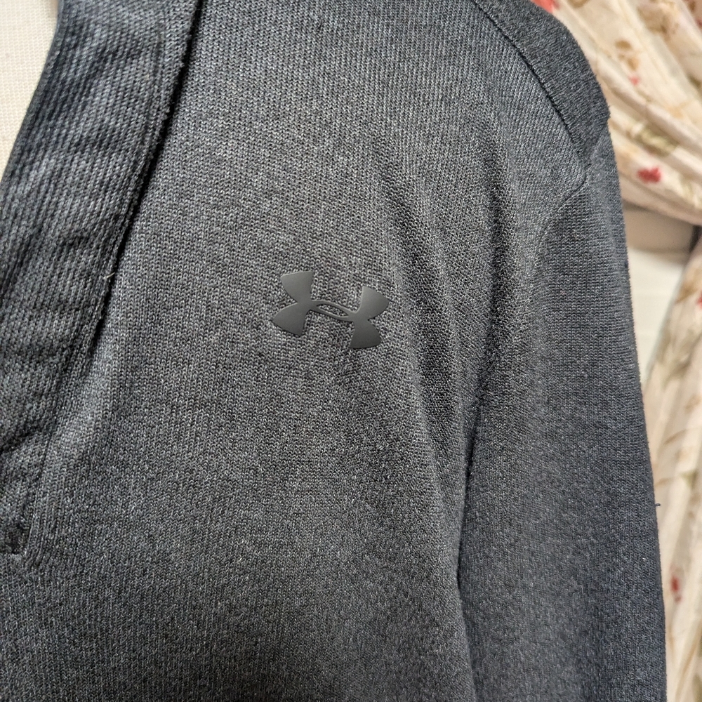 Women's Under Armour pullover top - Picture 3 of 6